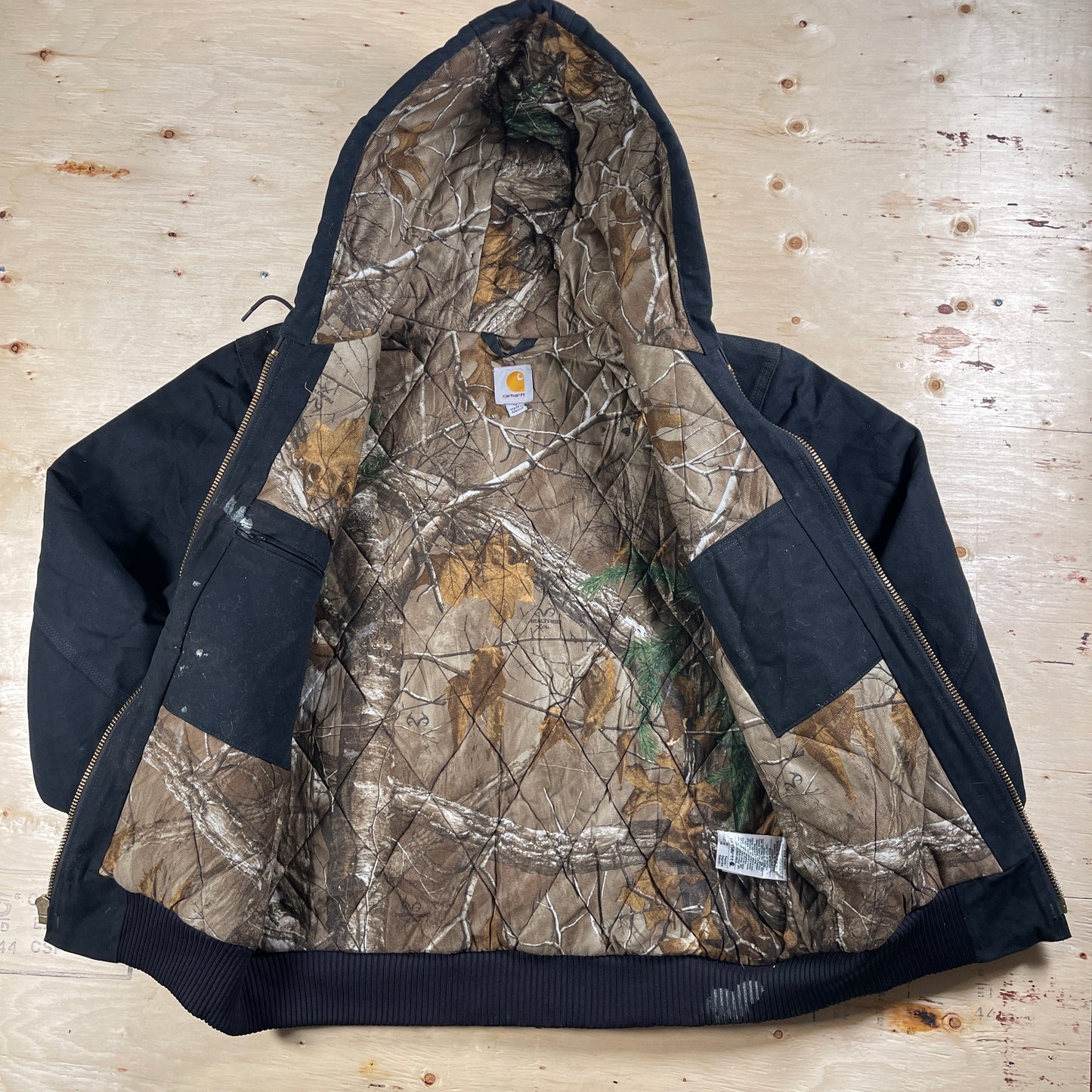 Black Carhartt Hooded Active Jacket w/ Real Tree Lining - Medium